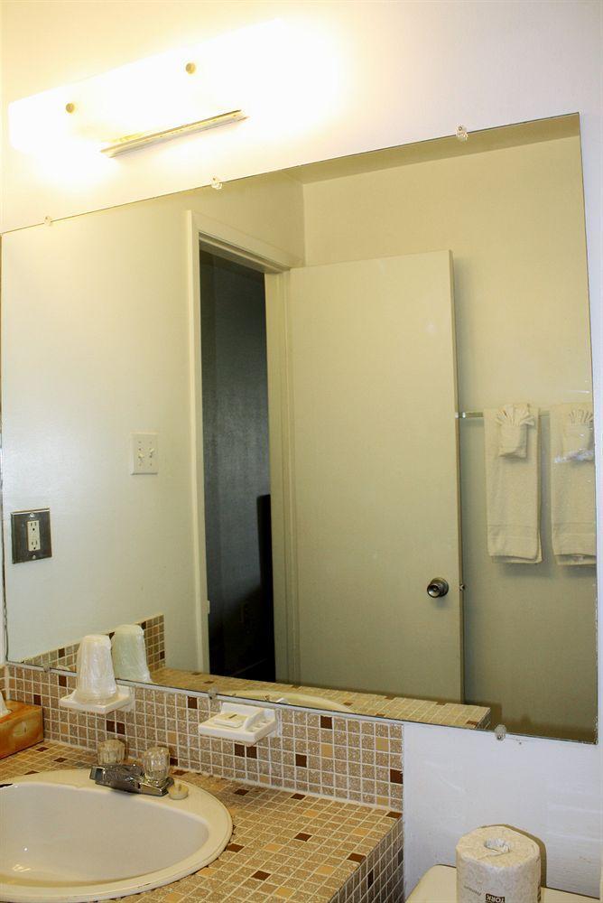 Lake City Motel Dartmouth Esterno foto
