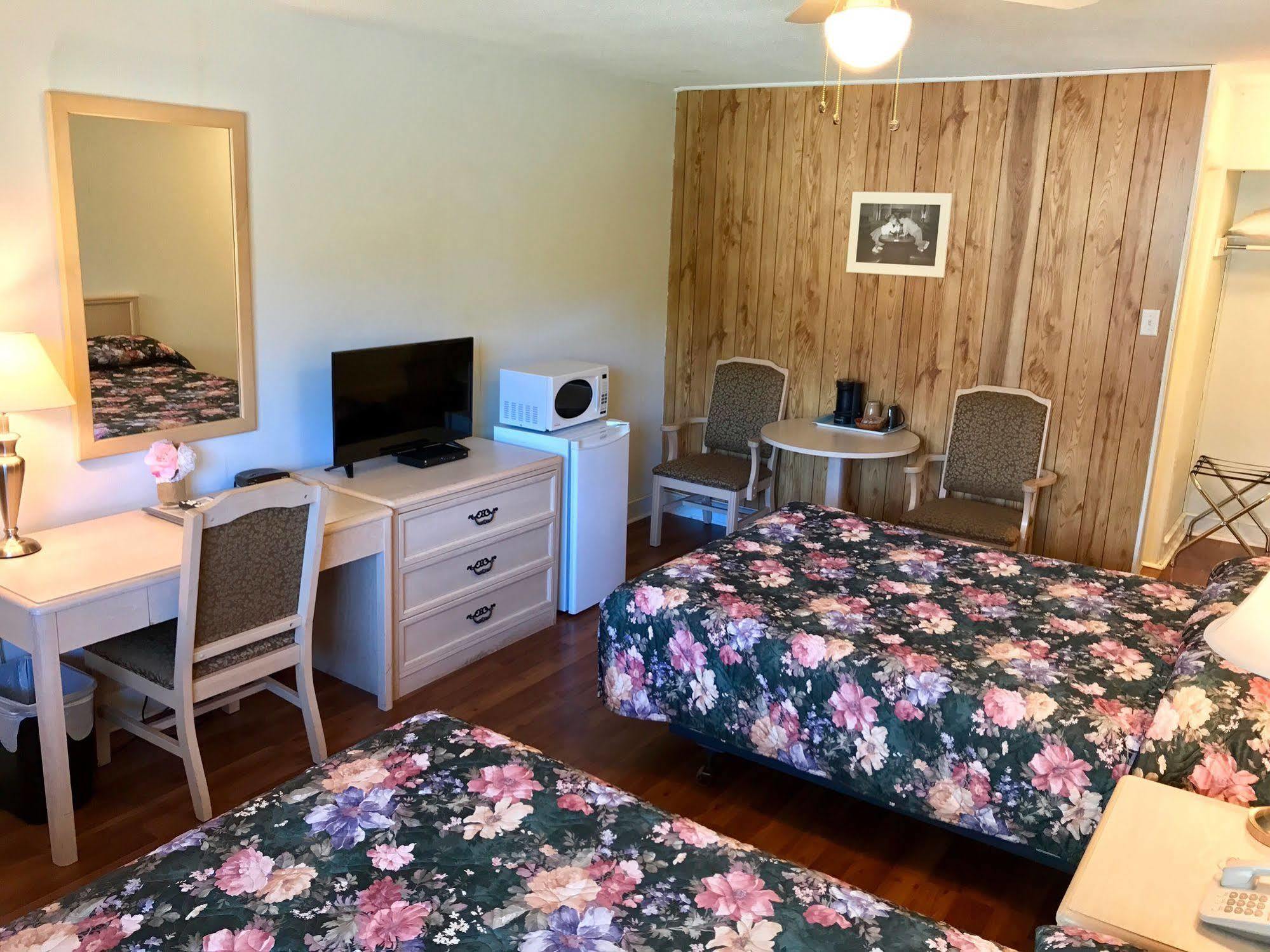 Lake City Motel Dartmouth Esterno foto
