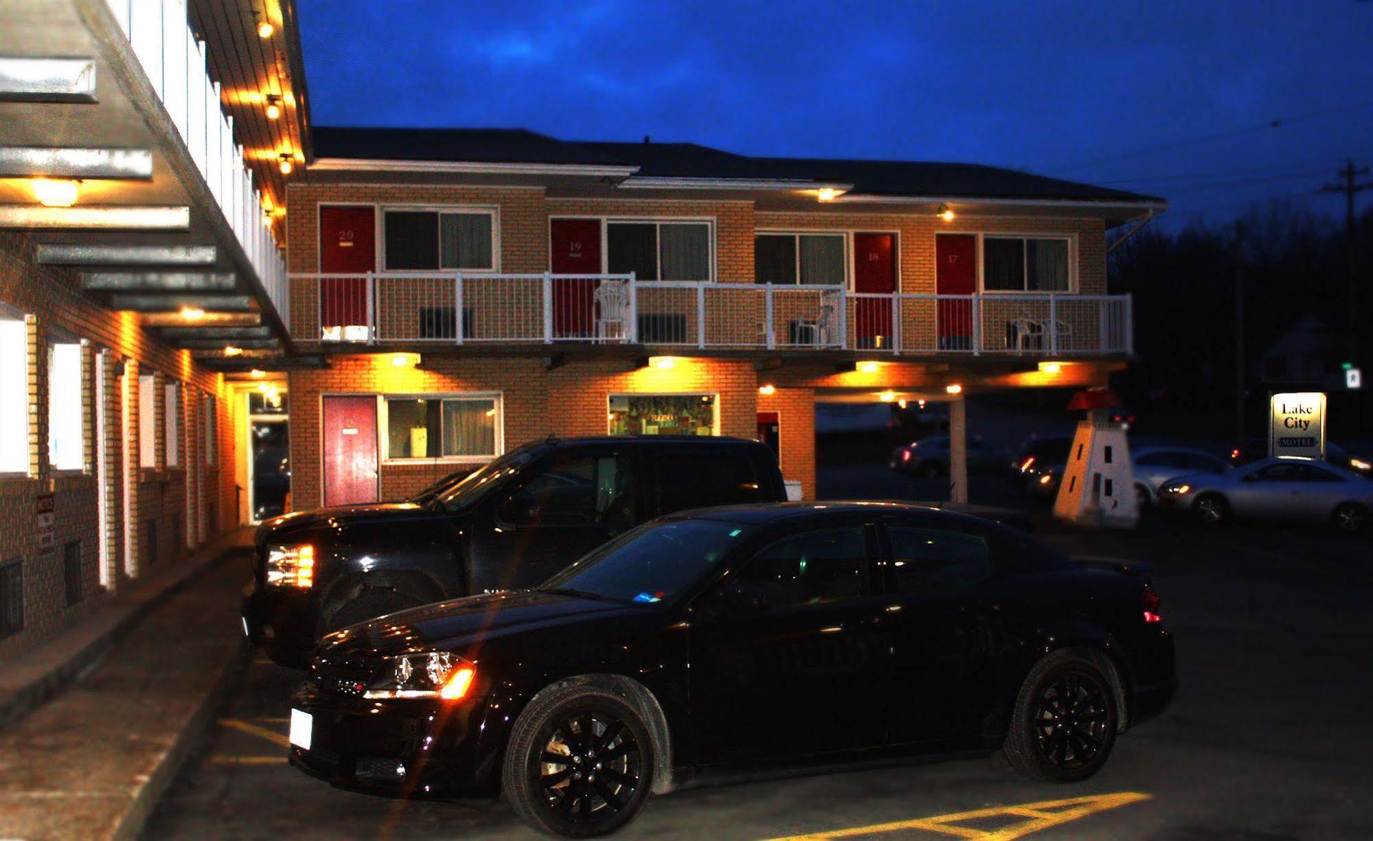 Lake City Motel Dartmouth Esterno foto