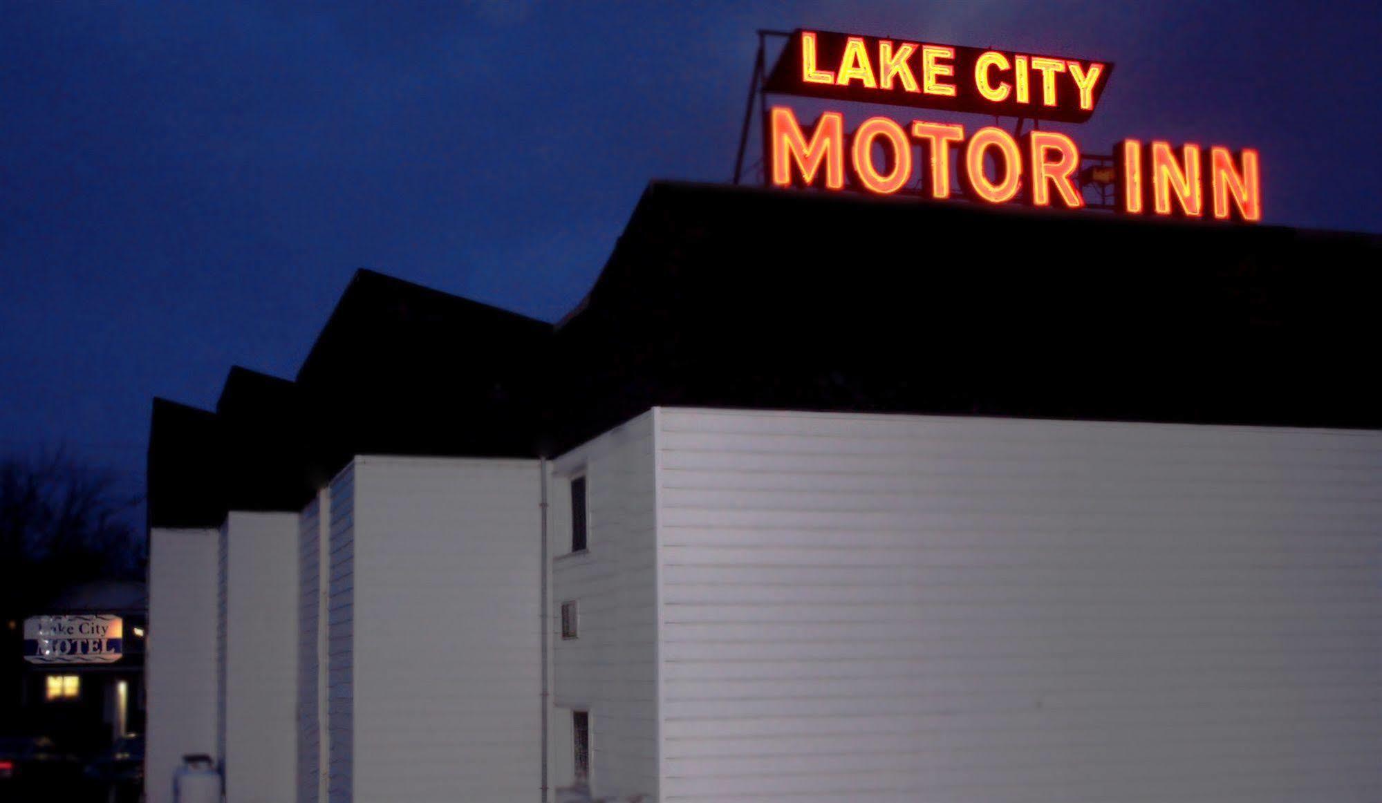 Lake City Motel Dartmouth Esterno foto