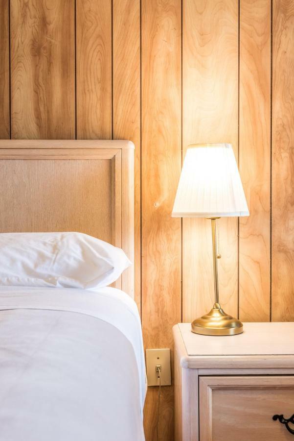 Lake City Motel Dartmouth Esterno foto