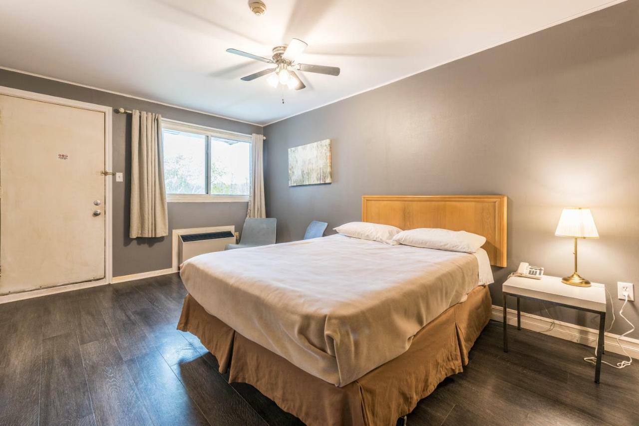 Lake City Motel Dartmouth Esterno foto